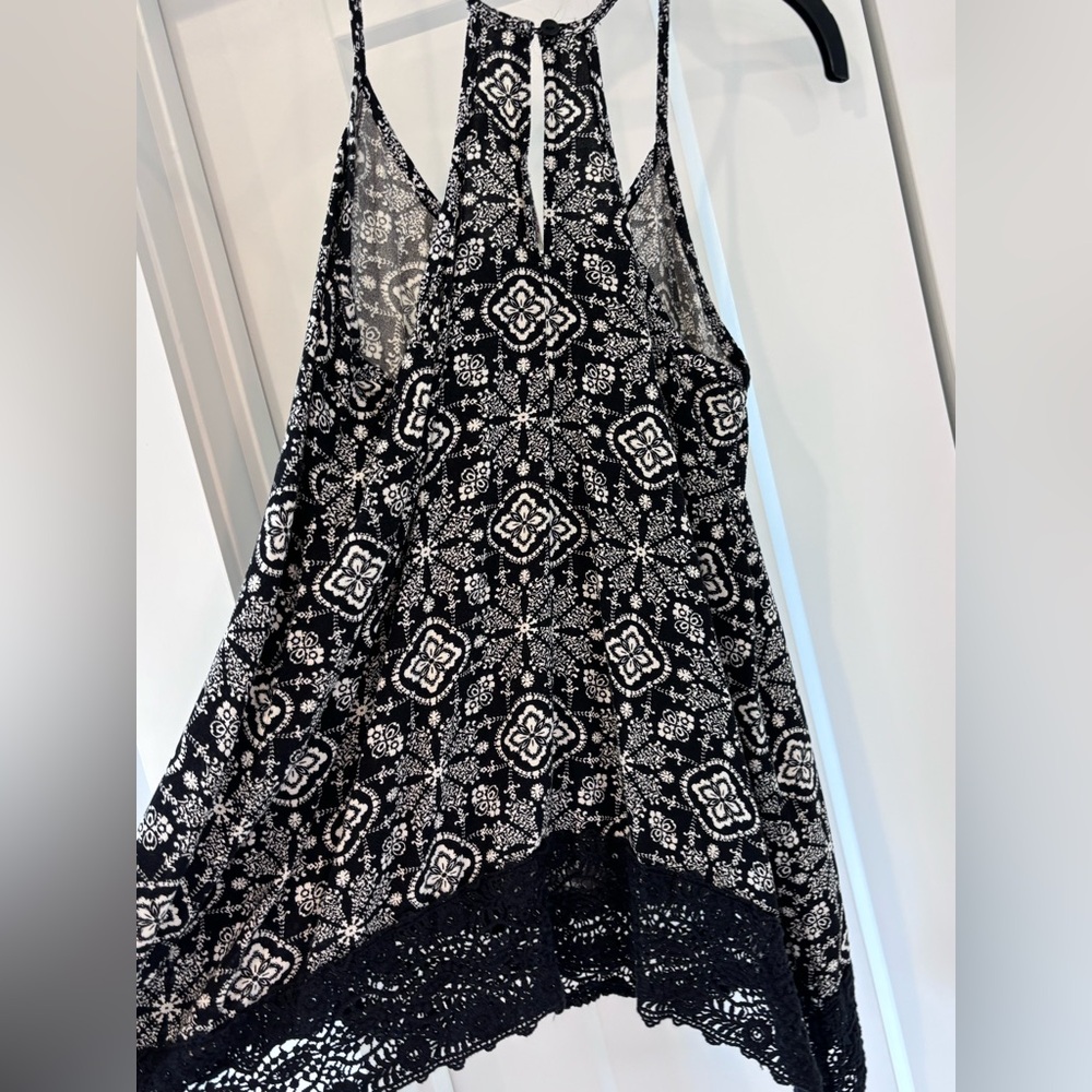 Women's Black and White Lace-Hem Halter Tank Top - Picture 2 of 3